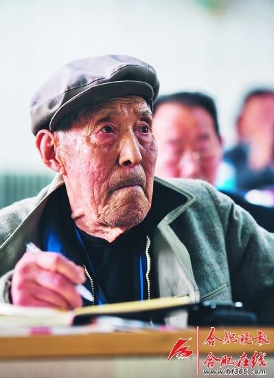 　92歲"大學(xué)生"中科大求學(xué) 80多歲上初中詮釋"活到老學(xué)到