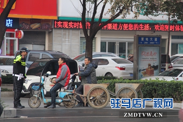 1這樣“拖車”上路，太危險了.JPG