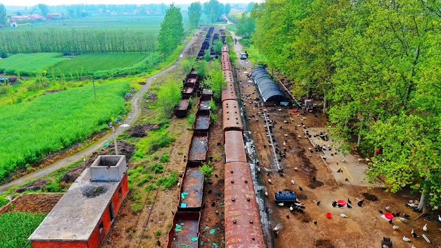 隨著汽車等新型運輸方式的出現(xiàn)，窄軌小火車逐漸轉(zhuǎn)為貨運直至完全停止運行。