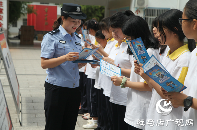 平輿縣公安局組織民警開(kāi)展送法進(jìn)校園活動(dòng)