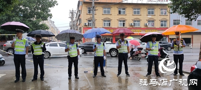 平輿縣民警護(hù)航中招考試