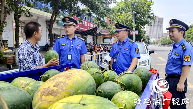 驛城區(qū)：“城管藍”戰(zhàn)高溫守護城市“容顏”