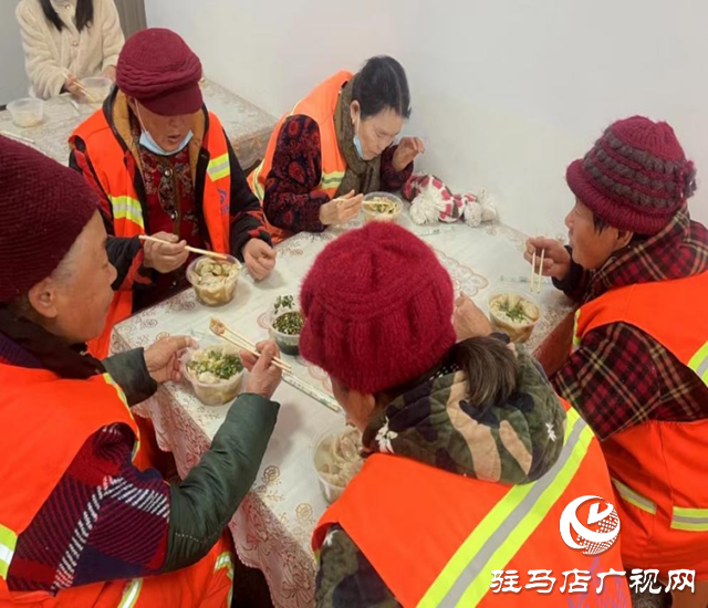 駐馬店經(jīng)濟開發(fā)區(qū)金山街道開展冬至包餃子活動