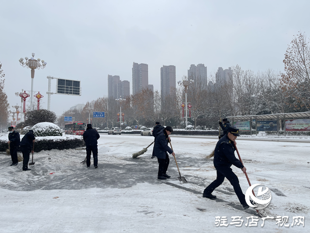 駐馬店經濟開發(fā)區(qū)：除雪鏟冰 為市民出行“保駕護航”