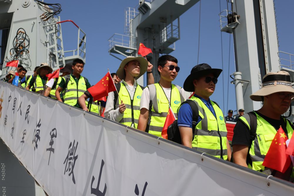 向著全面建成世界一流海軍闊步前行——寫在人民海軍成立75周年之際