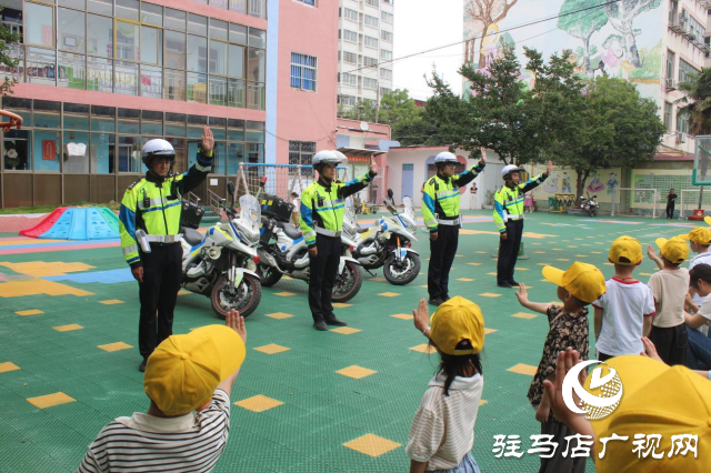 迎“六一”送平安 平輿交警開展交通安全進校園活動