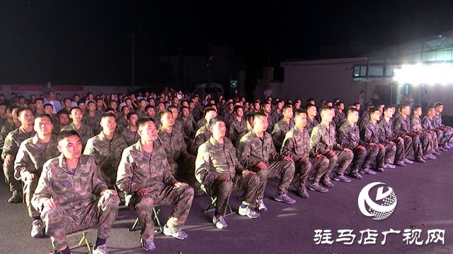 正陽(yáng)縣：軍民聯(lián)歡送新兵 雙擁匯演顯真情