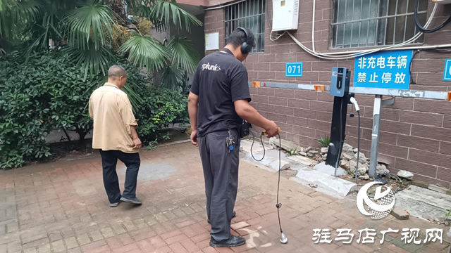 小區(qū)多日遭遇用水難 水務人員排查維修終解決